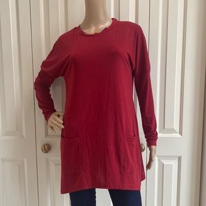 NWOT Adorable Womens M/L Red Long Sleeve Pocket Shirt.